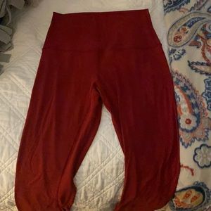 Red lulu align 7/8 size 4